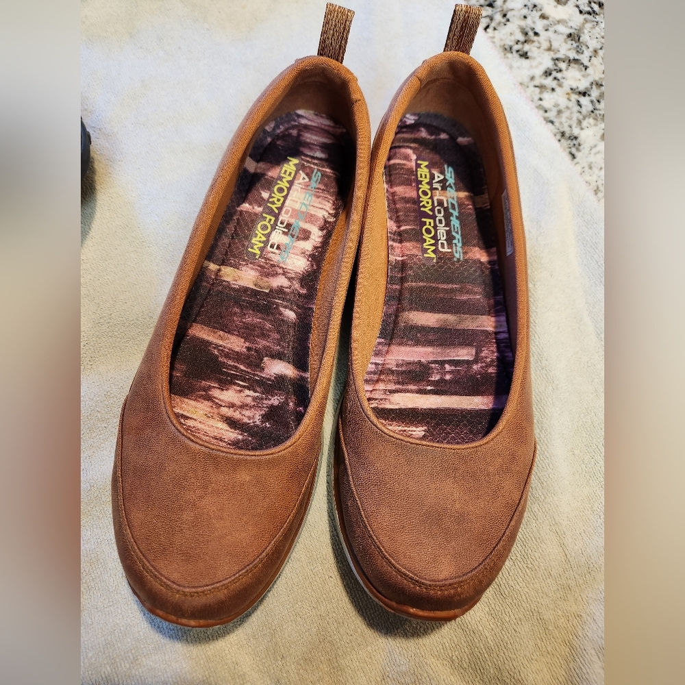 Skechers